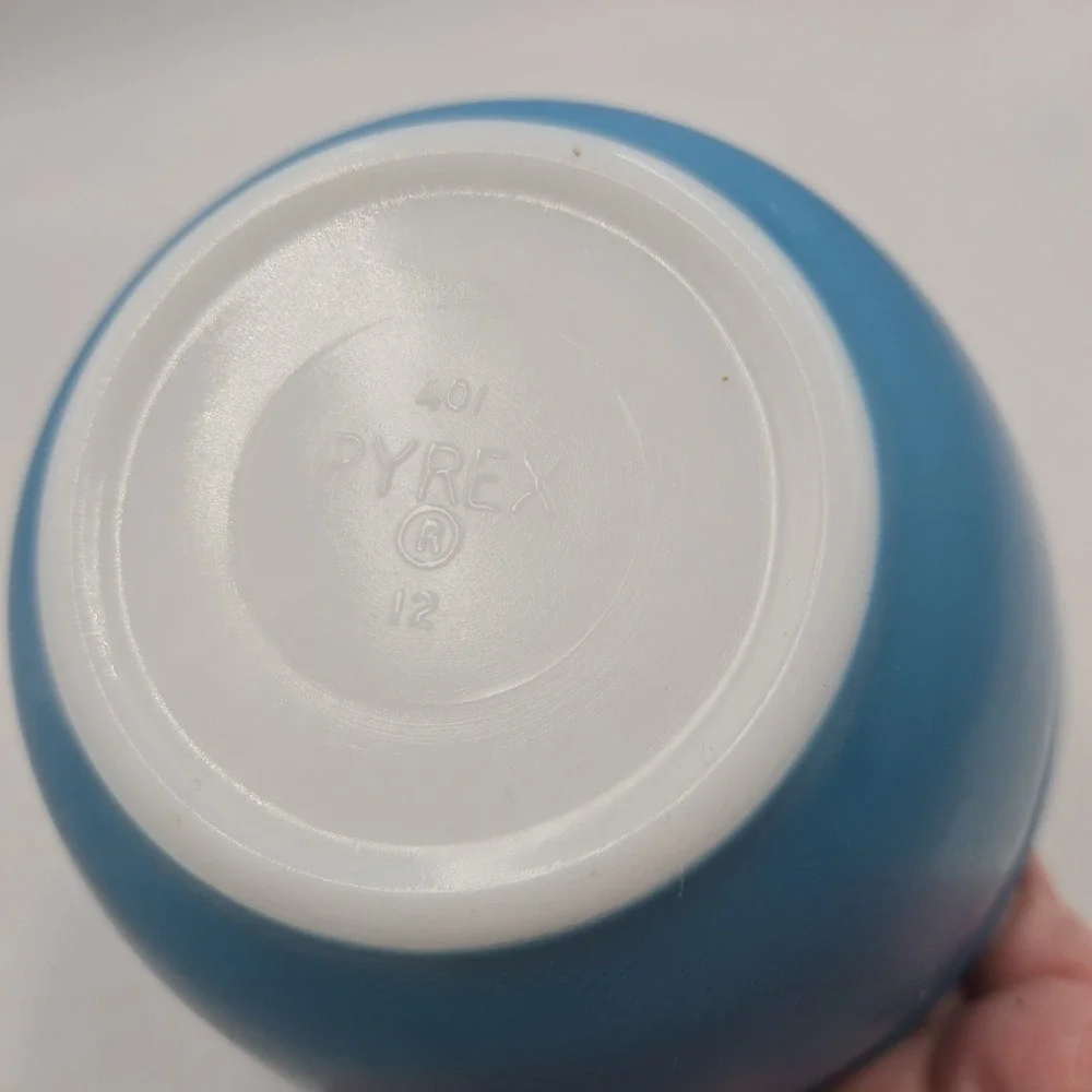 Vintage Pyrex 401 Turqoise Mixing Bowl 1.5 Pint Robins Egg Blue Small